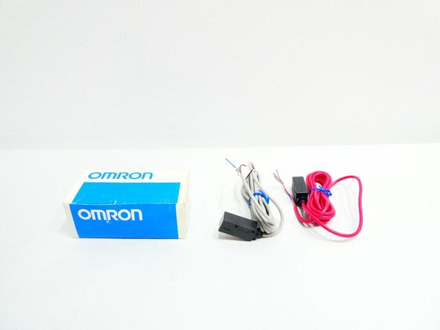 OMRON E3S-2E4 PHOTOELECTRIC SENSOR1 12-24V-DC