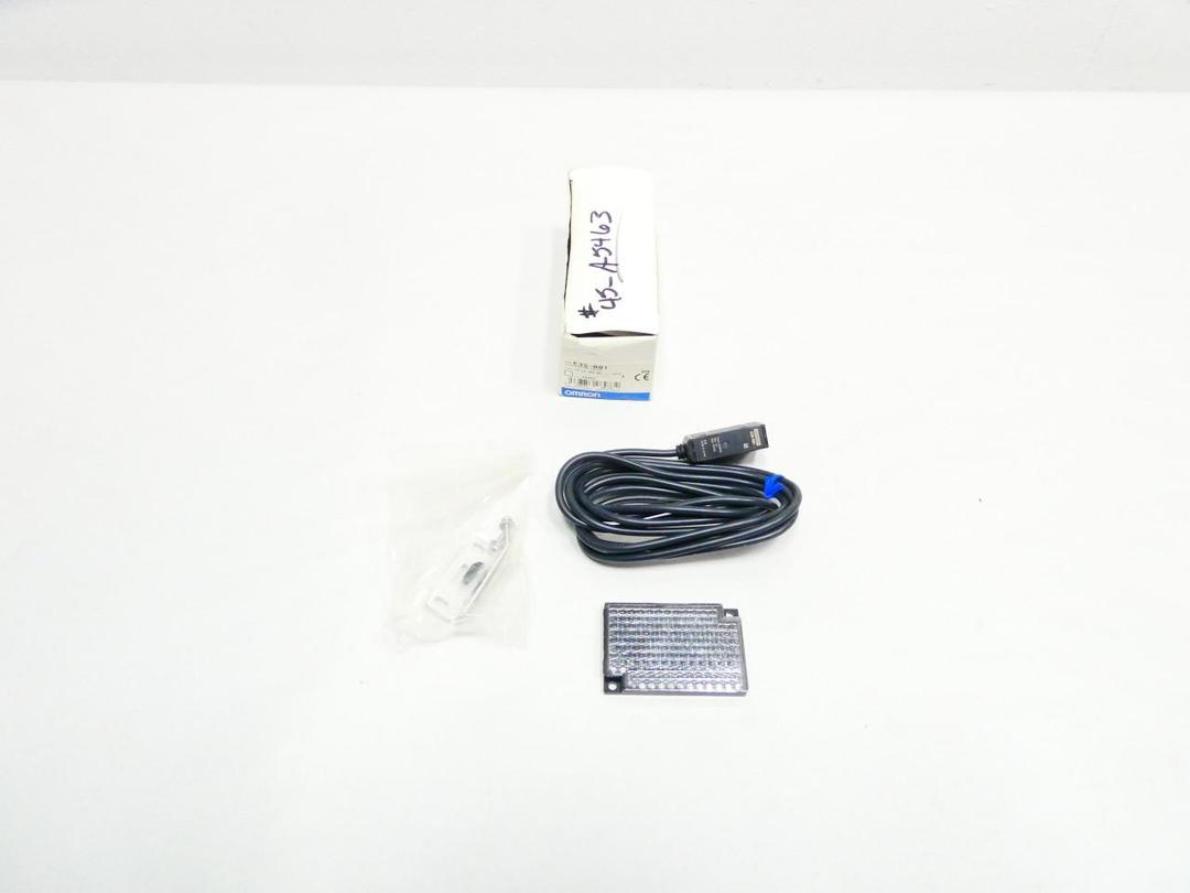 OMRON E3S-R81 PHOTOELECTRIC SWITCH 10-30V-DC