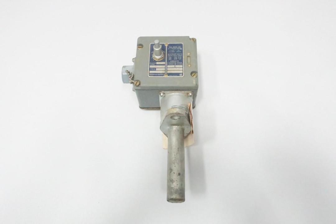 SQUARE D 9025 BGW22S12 TEMPERATURE SWITCH 200F 115-600V-AC