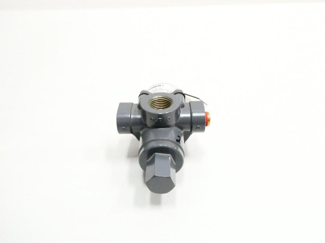 FISHER 67D-26 PNEUMATIC REGULATOR 1/2IN NPT 400PSI 0-20PSI