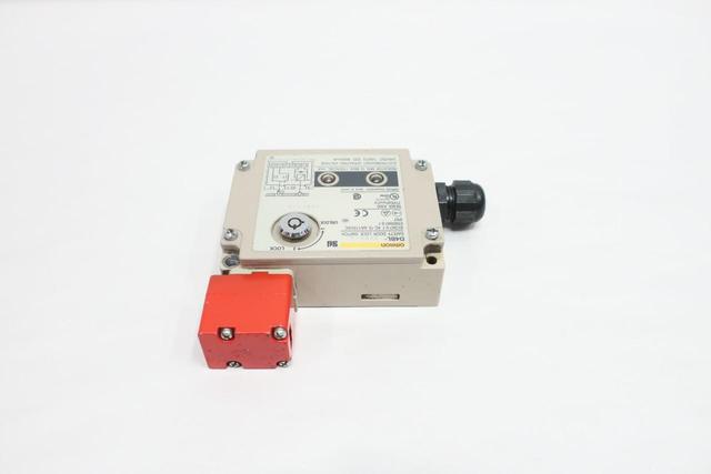 OMRON D4BL-3DRG-A SAFETY DOOR LOCK SWITCH 115V-AC