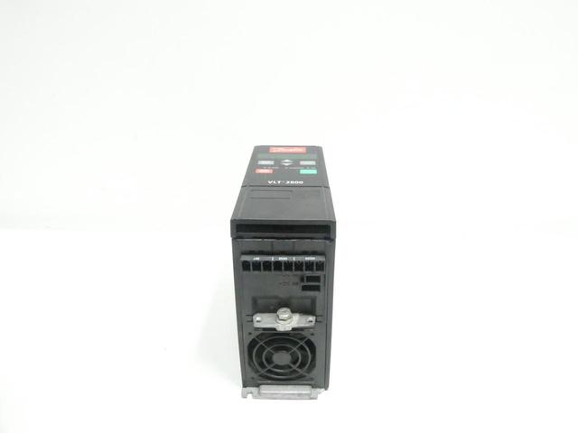 DANFOSS VLT2807PT4B20STR0DBF00A00 VFD DRIVE 380-480VAC 0-1000HZ 0-480VAC 1.7KVA