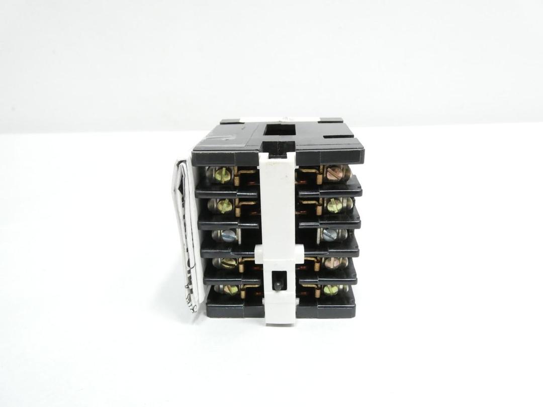 GENERAL ELECTRIC GE CR120A04003AA CONTROL RELAY 300V-AC