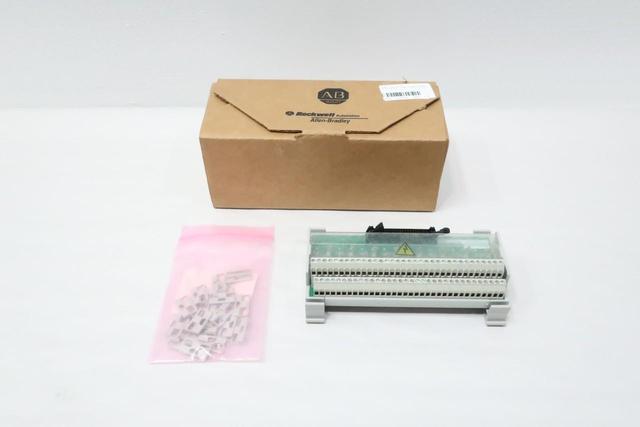 ALLEN BRADLEY 1492-IFM40F-FS120-4 INTERFACE MODULE SER C