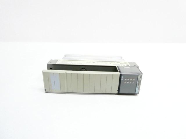 ALLEN BRADLEY 1746-OA8 SLC 500 OUTPUT MODULE SER A