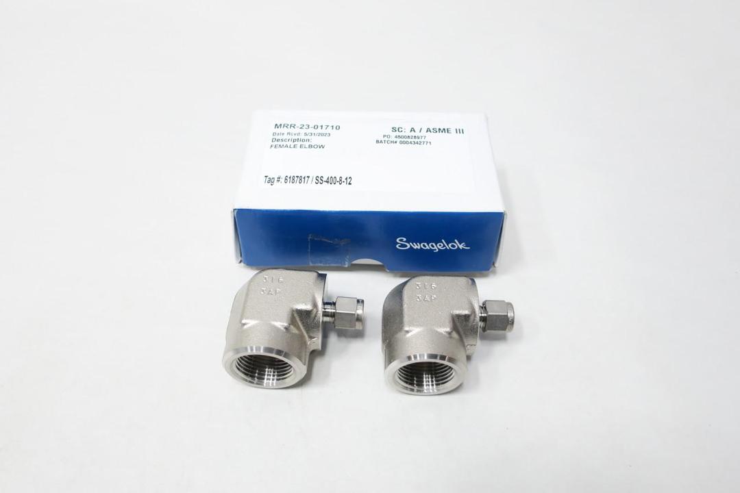BOX OF 2 SWAGELOK SS-400-8-12 STAINLESS PIPE ELBOW 1/4IN TUBE X 3/4IN NPT
