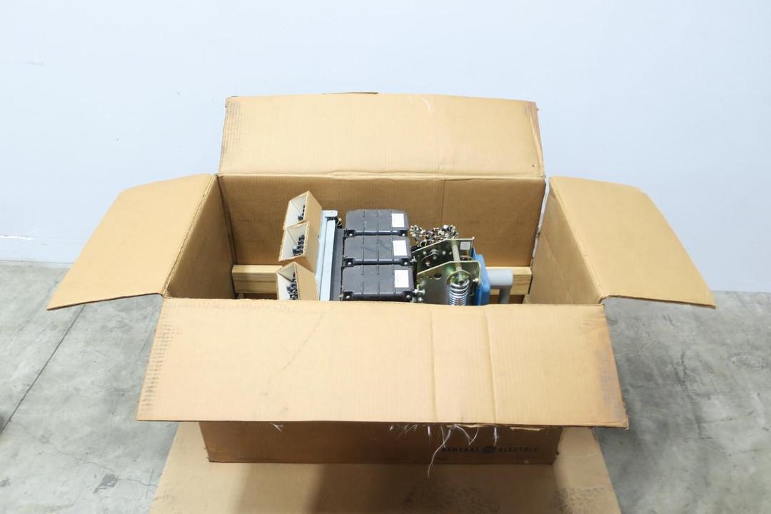 GENERAL ELECTRIC GE AKR-7A-30 RMS-9 TR8S400 AIR POWER BREAKER 400A 800A 635V-AC