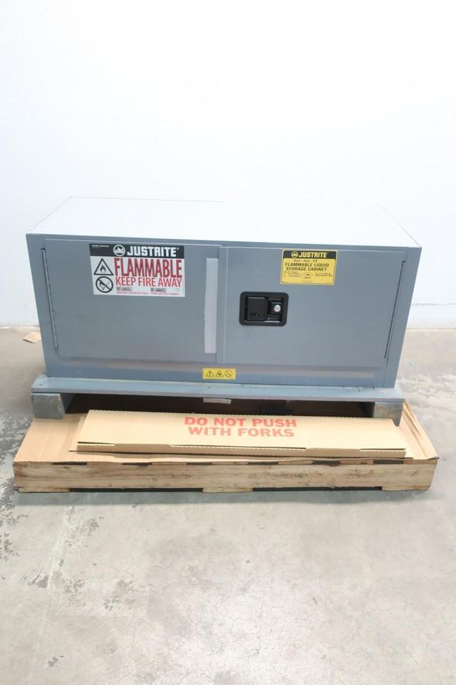 JUSTRITE 891303 SURE-GRIP EX FLAMMABLE LIQUID STORAGE CABINET 12GAL