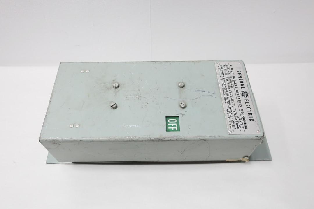 GENERAL ELECTRIC GE TKMMOMA8 CIRCUIT BREAKER OPERATOR MECHANISM