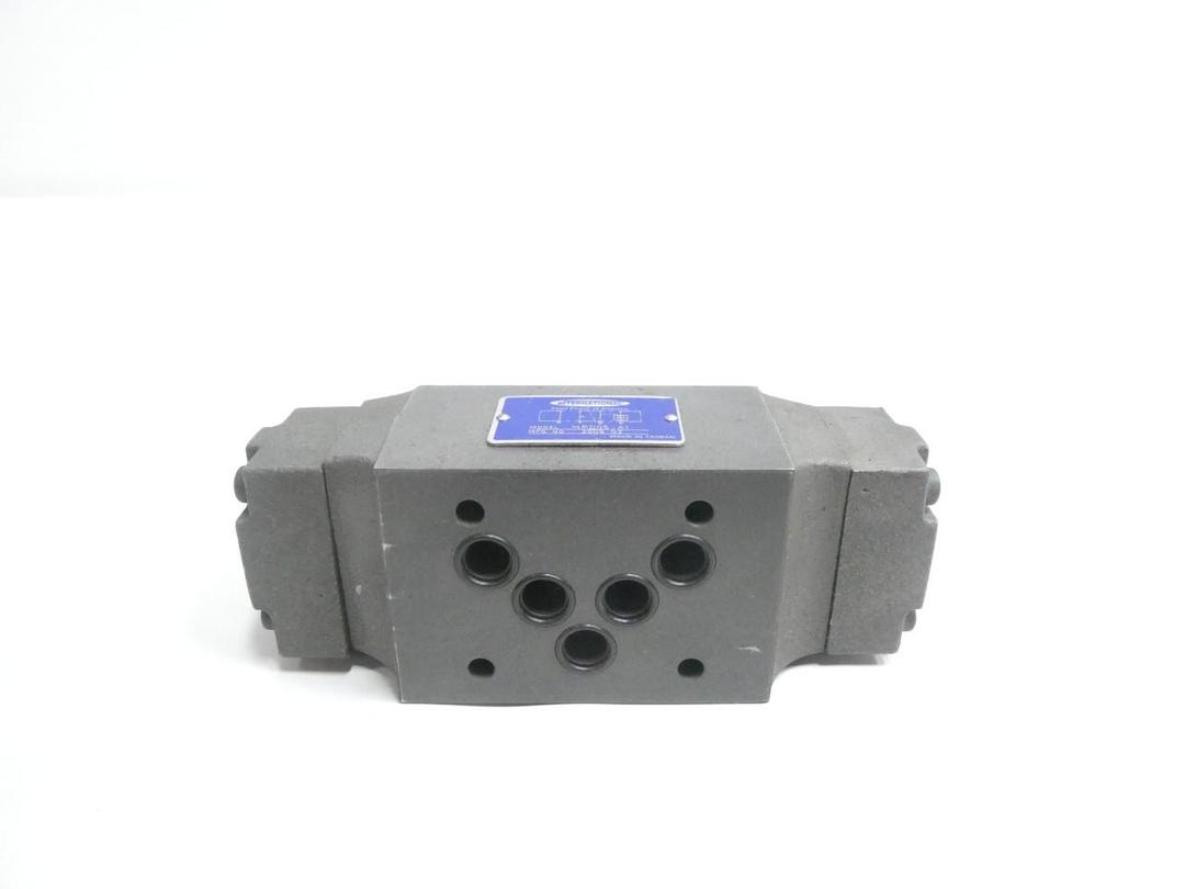 INTERNATIONAL MPD05-A1 HYDRAULIC VALVE MANIFOLD