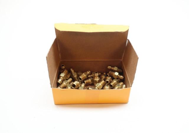 BOX OF 28 PARKER BST-1M 1/4IN NPT BRASS PIPE NIPPLE