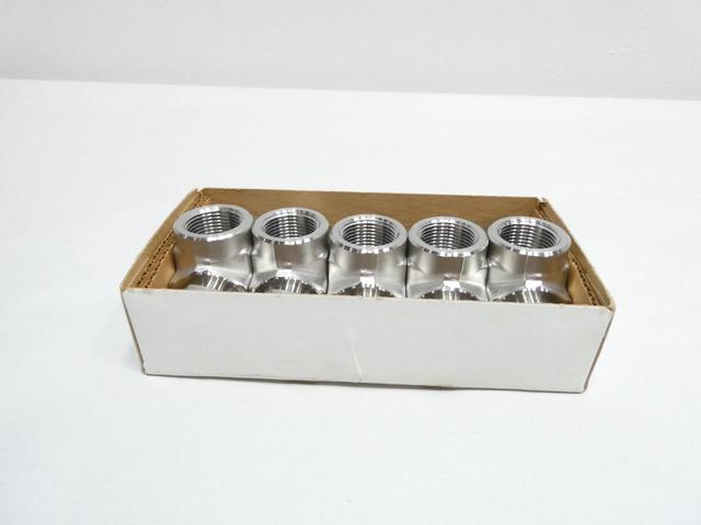 BOX OF 5 SWAGELOK SS-1210-3TTF STAINLESS TEE 3/4IN TUBE X 3/4IN TUBE X 3/4IN NPT