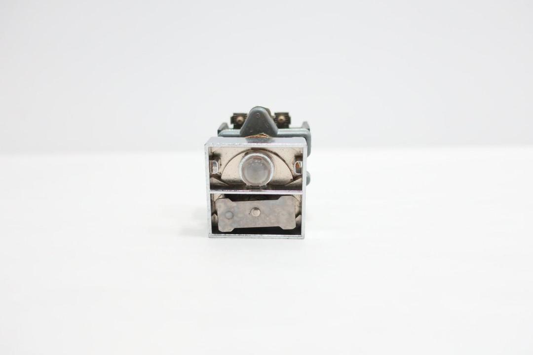 CUTLER HAMMER E30DF ILLUMINATED PUSHBUTTON 120V-AC 120V-DC