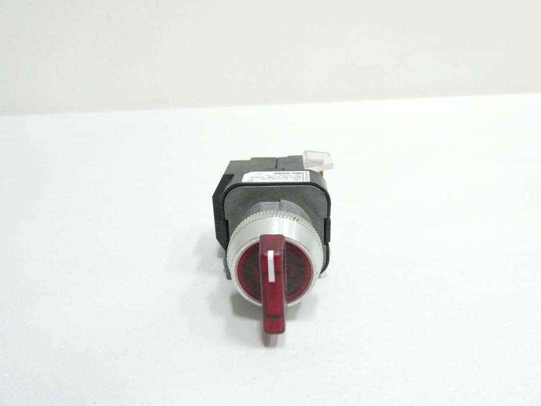 ALLEN BRADLEY 800T-16JR91KB7AX 3 POS ILLUMINATED SELECTOR SWITCH 120V-AC