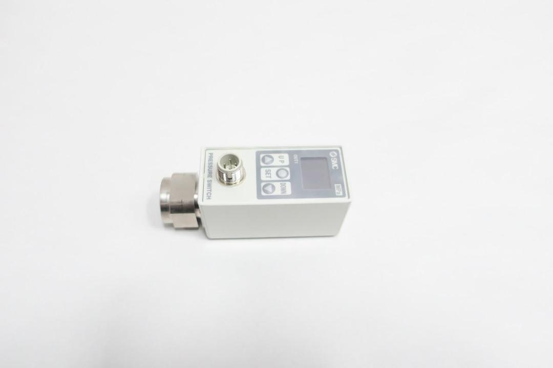 SMC ISE70-N02-43 PRESSURE SWITCH 0-1MPA 12-24V-DC