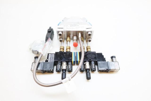 NORDSON A-2-T-30-VARISTOR BLUE SERIES PNEUMATIC GUN 220/240V-AC GLUE GUN