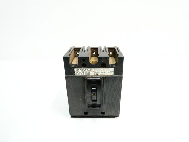 ITE EH3-B025 MOLDED CASE CIRCUIT BREAKER 3P 250A AMP 480V-AC