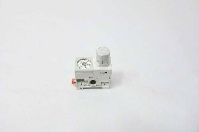 SMC ARM11AB2-R55-AZ PNEUMATIC REGULATOR BLOCK 7-100PSI