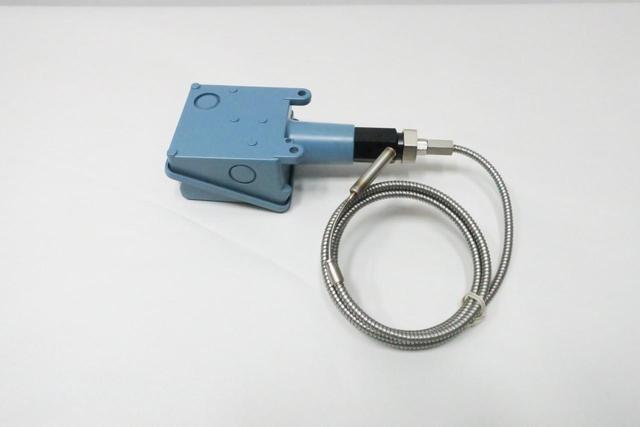 UE UNITED ELECTRIC F100-3BS TEMPERATURE SWITCH -125-500F 480V-AC
