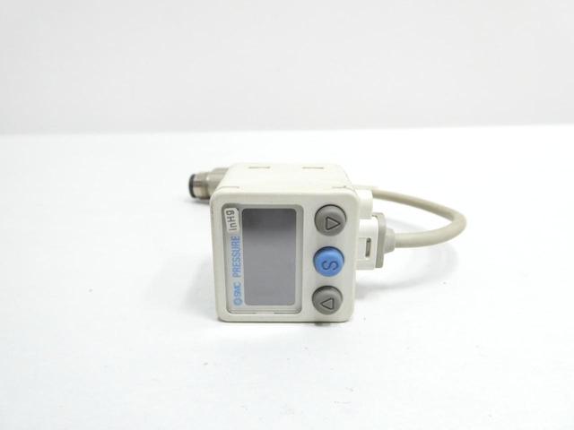 SMC ZSE40A-N01-Y-P PRESSURE SWITCH 0-14.69PSI 12-24V-DC