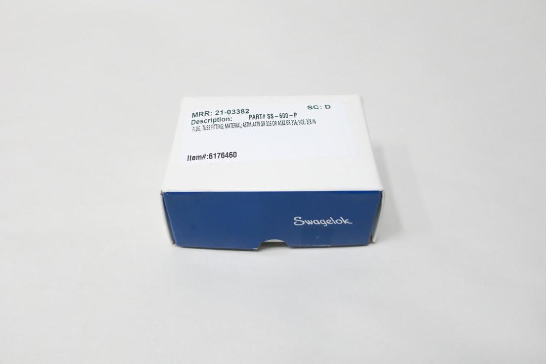 BOX OF 50 SWAGELOK SS-600-P STAINLESS PIPE PLUG 3/8IN