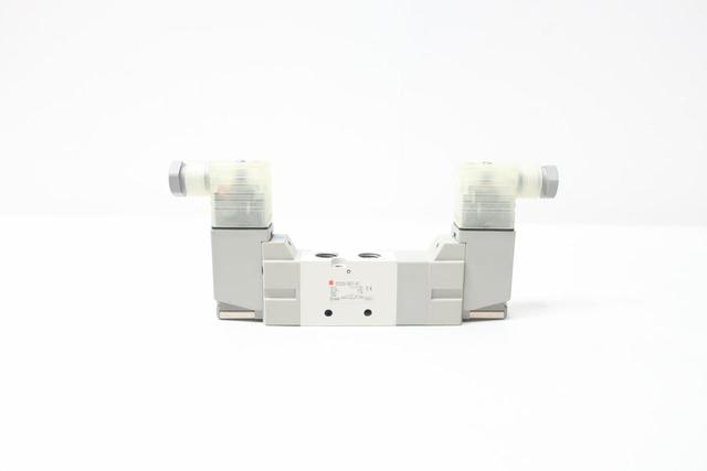 SMC VF3330-5DZ1-02 PNEUMATIC SOLENOID VALVE 24V-DC 0.7MPA