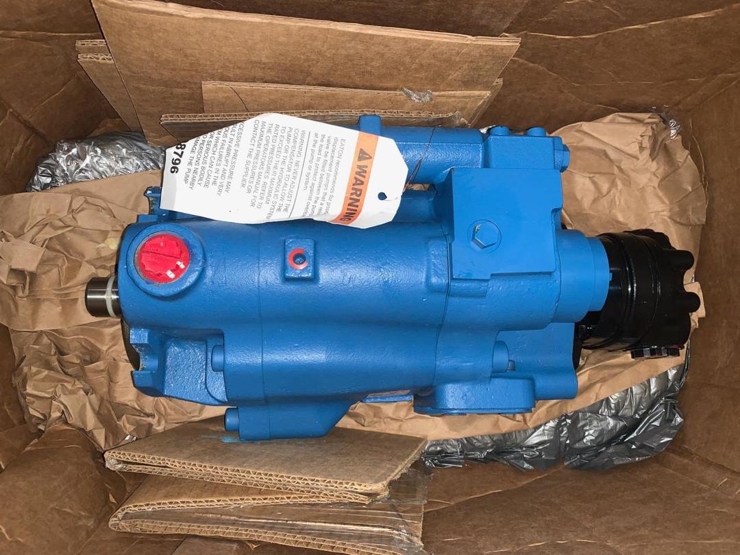 VICKERS 123AL00401A PVM074ER09GS02AAA2800000AA0A HYDRAULIC PISTON PUMP