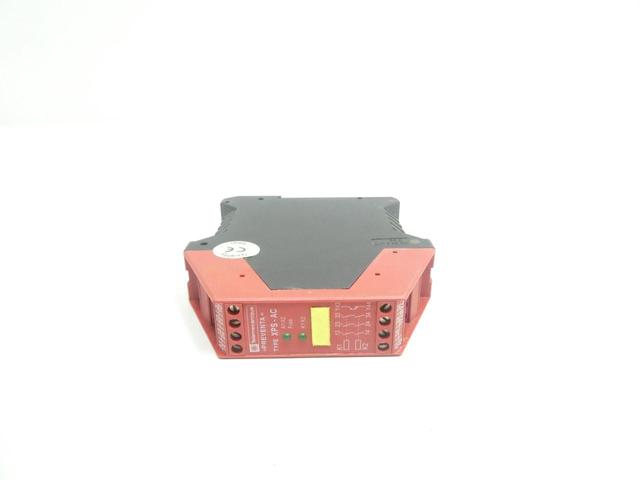 TELEMECANIQUE XPS-AC XPSAC5121 SAFETY RELAY 24V-AC/DC