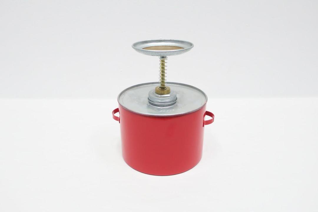 EAGLE P704 4 QUART RED STEEL PLUNGER DISPENSING CAN
