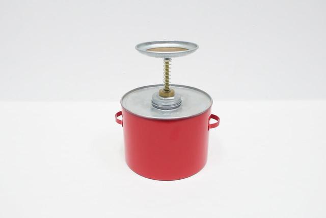 EAGLE P704 4 QUART RED STEEL PLUNGER DISPENSING CAN