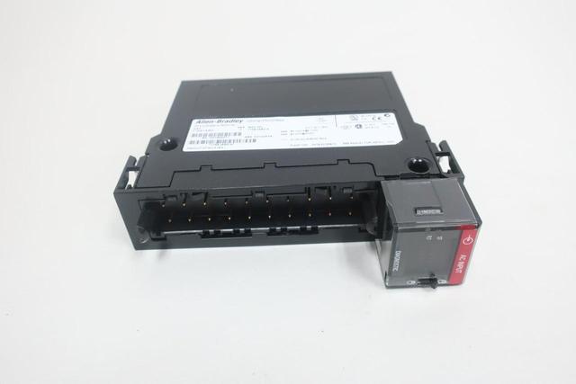 ALLEN BRADLEY 1756-IA8D CONTROLLOGIX 8 POINT INPUT MODULE SER A