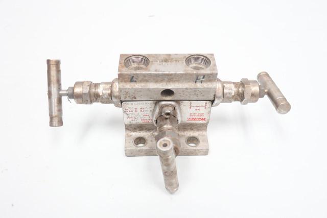 WHITEY SS-M3NBFS8-FL 3-VALVE INSTRUMENT MANIFOLD