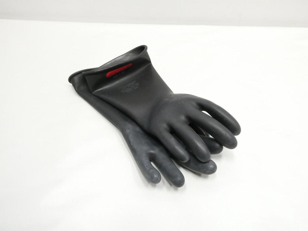 SALISBURY D120 SIZE 10 INSULATING ELECTRICAL RUBBER GLOVE