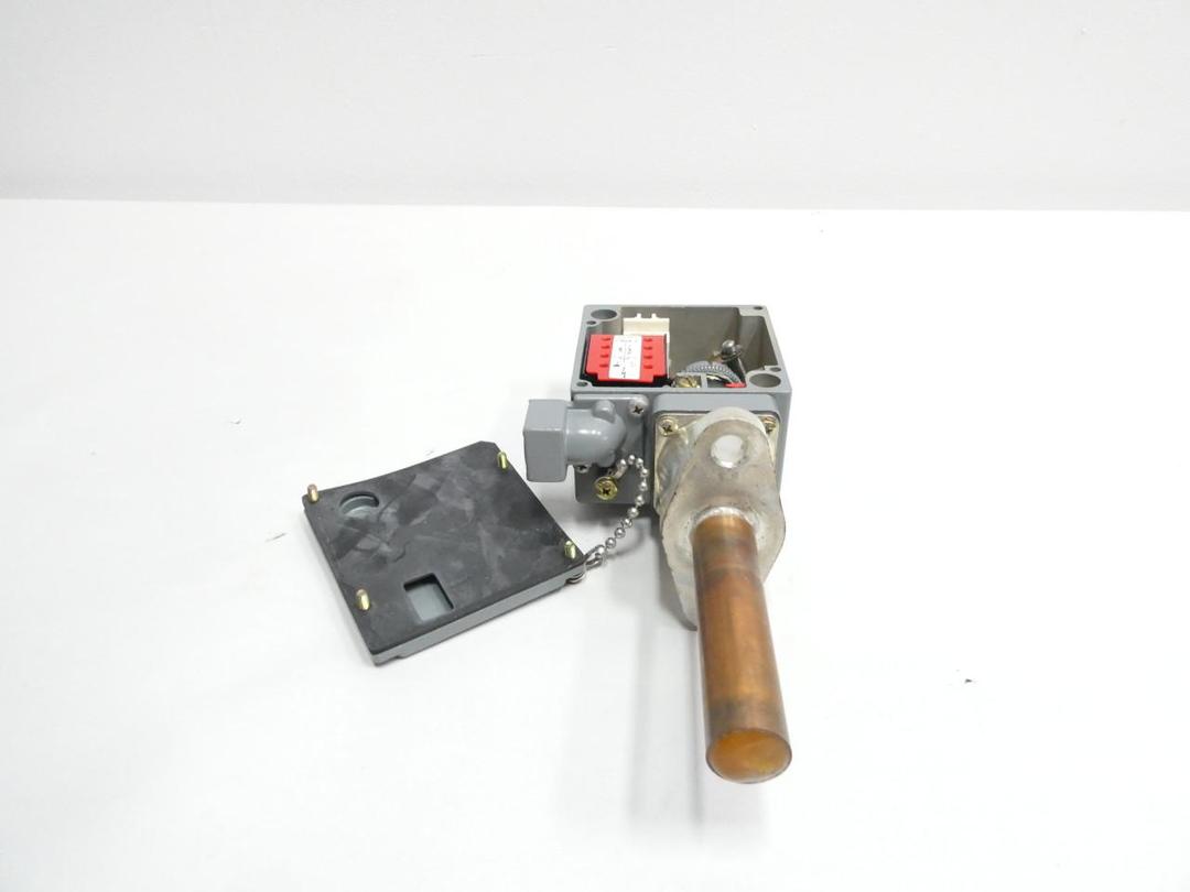 SQUARE D 9025 GZW2-S107 TEMPERATURE SWITCH 125-155F 600V-AC