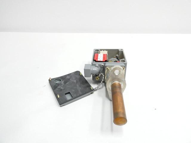 SQUARE D 9025 GZW2-S107 TEMPERATURE SWITCH 125-155F 600V-AC