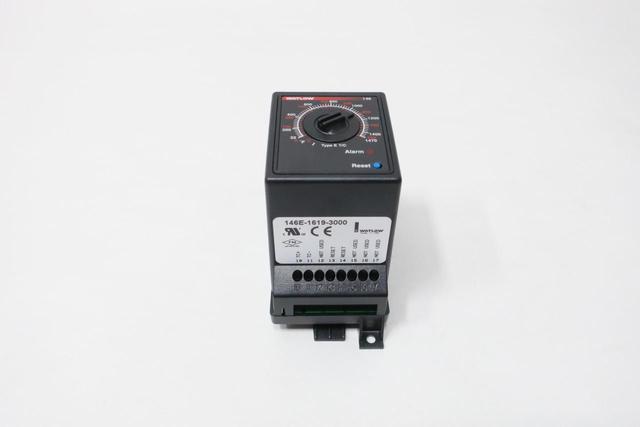 WATLOW 146E-1619-3000 TEMPERATURE CONTROLLER 32-1470F 120V-AC