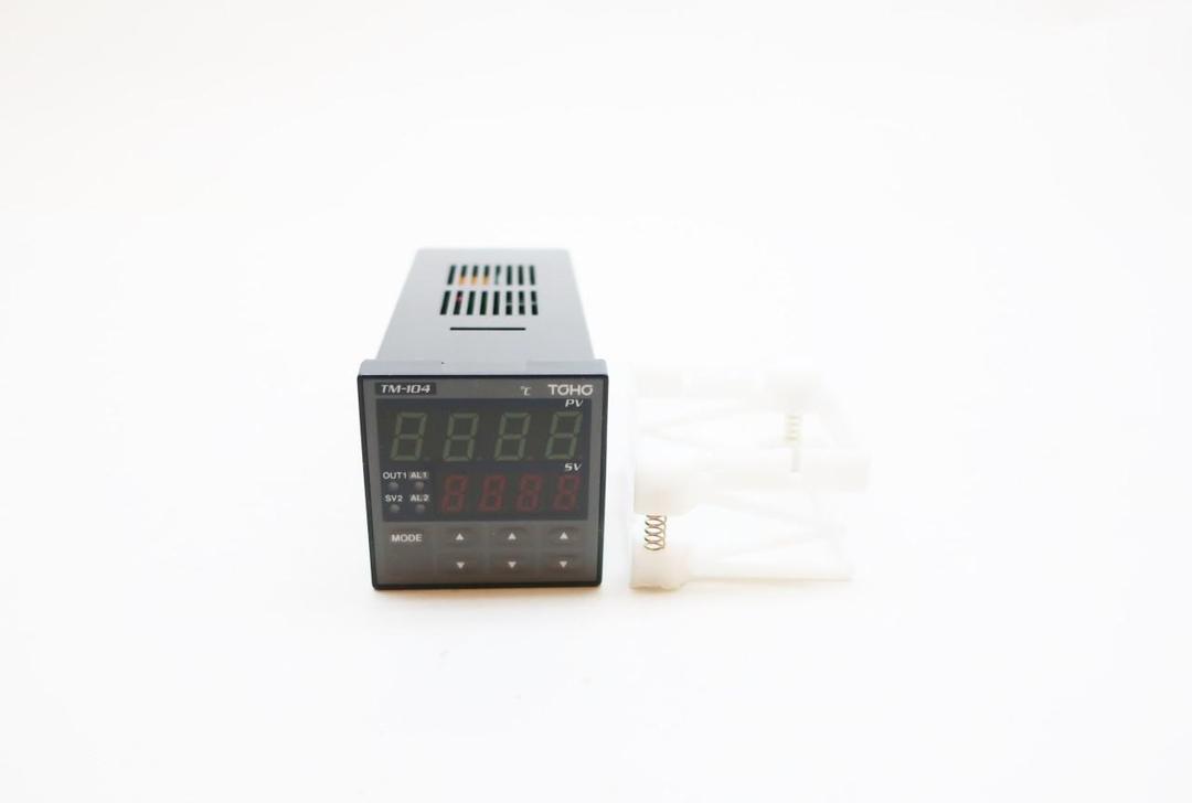 TOHO ELECTRONICS TTM-104 0-PN-ACE TEMPERATURE CONTROLLER