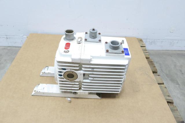 LEYBOLD D30A DUAL STAGE ROTARY VANE VACUUM PUMP 1-1/2IN X 1-1/2IN