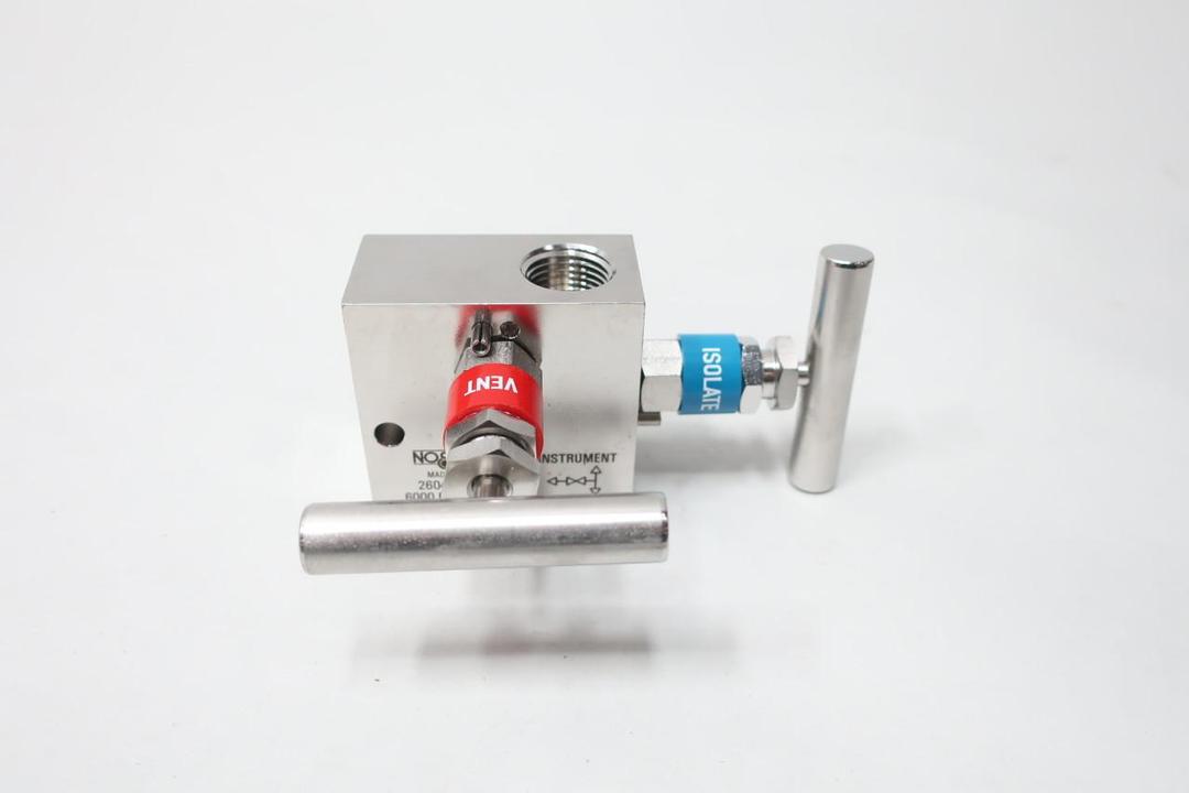 NOSHOK 2604-FFS-P2 2-VALVE MANIFOLD