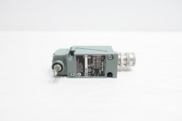 ALLEN BRADLEY 802T-AP LIMIT SWITCH OILTIGHT 120-600V-AC