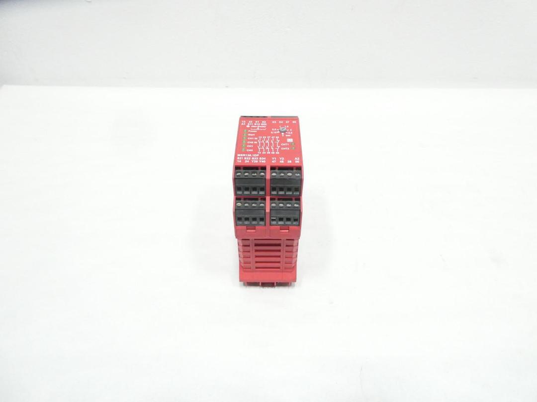 ALLEN BRADLEY 440R-M23082 GUARDMASTER SAFETY RELAY 0.15-3SEC 115V-AC