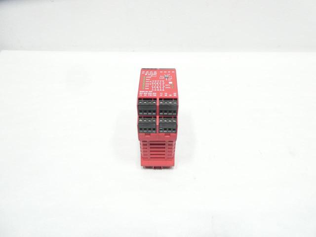 ALLEN BRADLEY 440R-M23082 GUARDMASTER SAFETY RELAY 0.15-3SEC 115V-AC