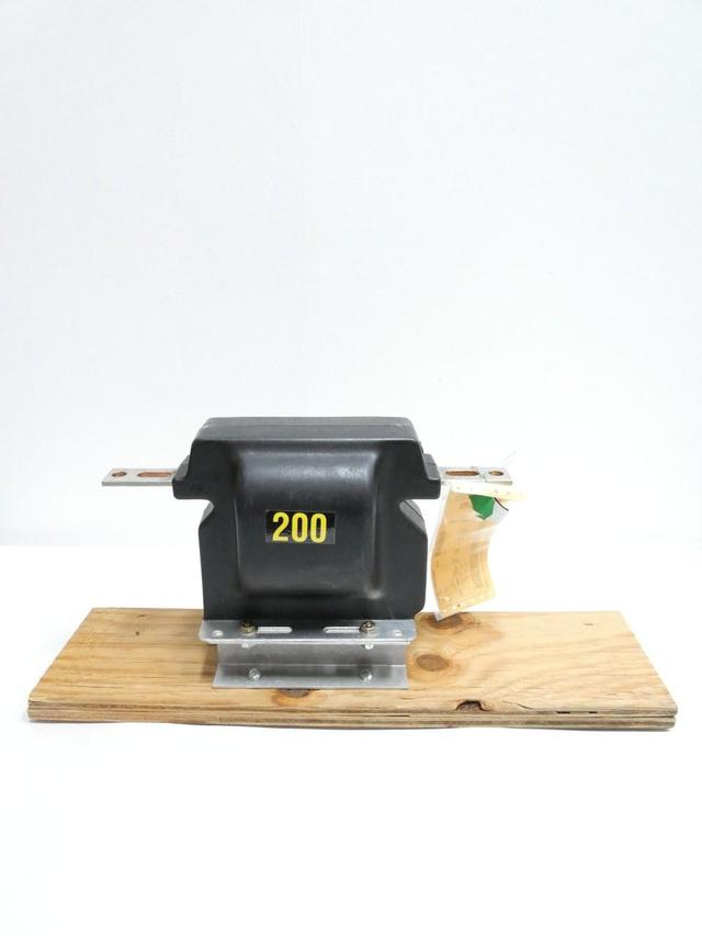 ABB KIR-75 CURRENT TRANSFORMER 200:5A AMP 8.32KV-AC