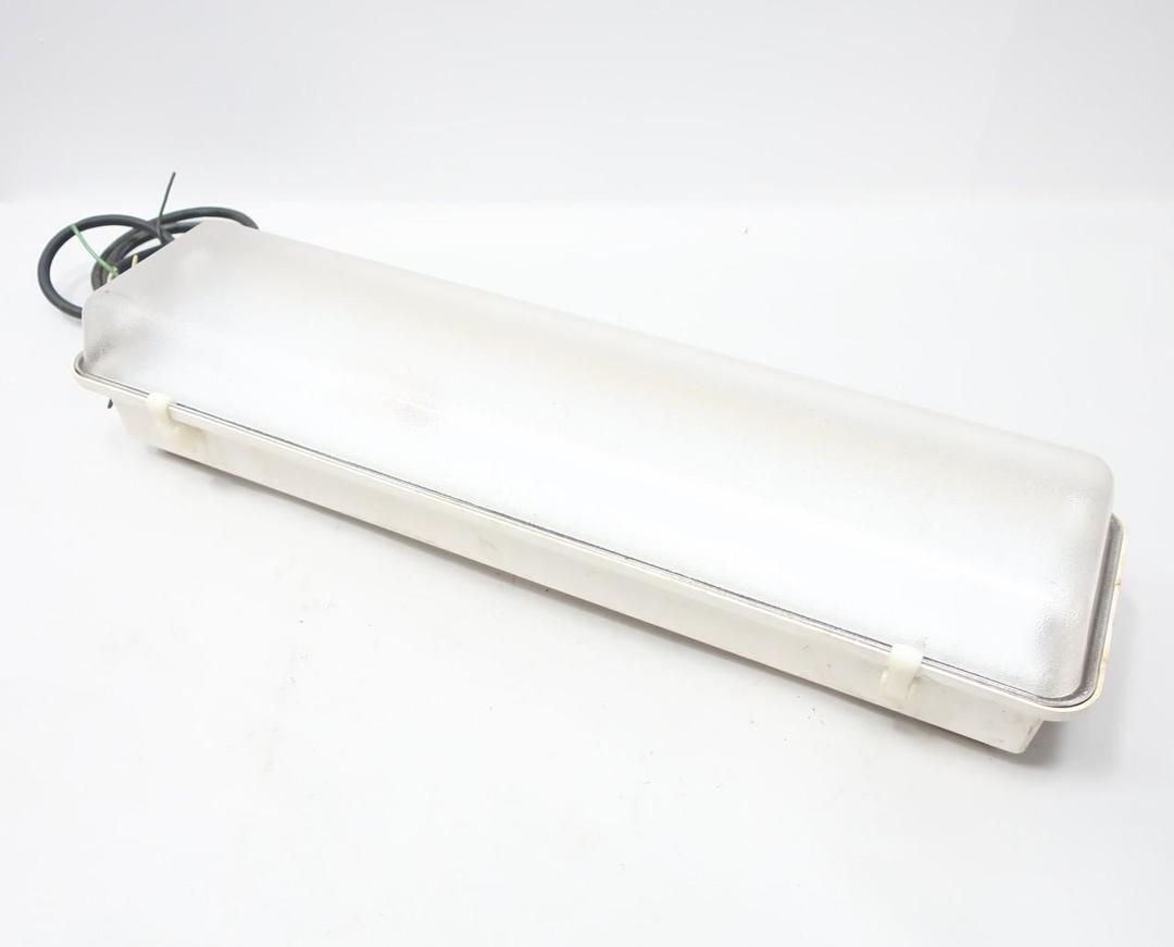 LITHONIA LIGHTING 120R3K FLUORESCENT LIGHTING FIXTURE