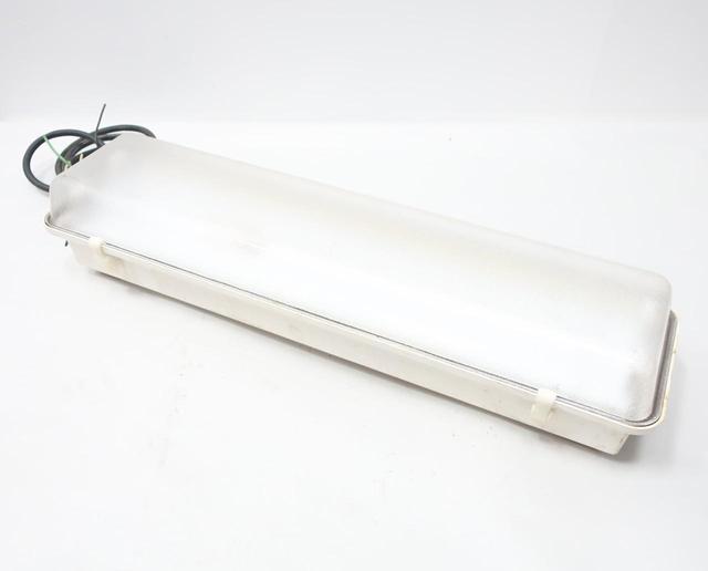 LITHONIA LIGHTING 120R3K FLUORESCENT LIGHTING FIXTURE