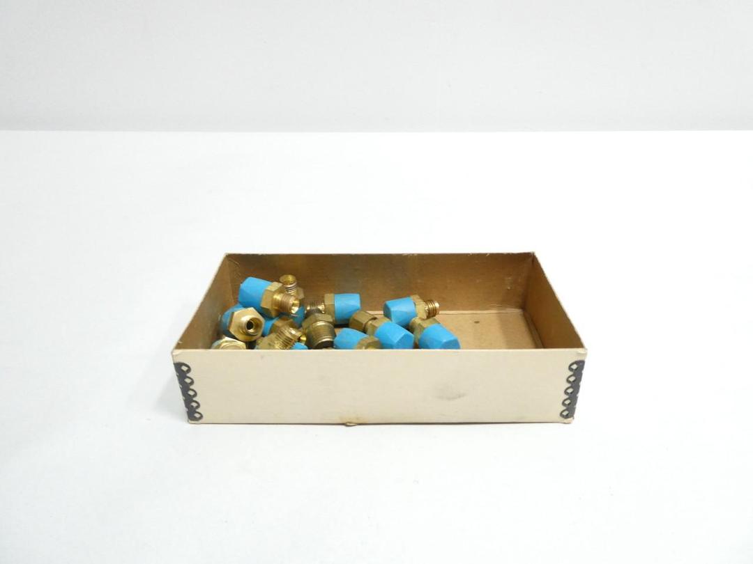 BOX OF 19 SWAGELOK B-400-1-6 TUBE ADAPTER 1/4IN TUBE 3/8IN NPT