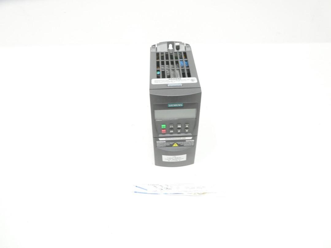 SIEMENS 6SE6420-2UD17-5AA1 MICROMASTER 420 VFD DRIVE 380-480V-AC 0-550HZ 0.75KW