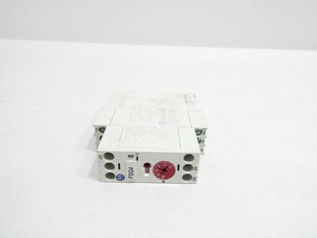 ALLEN BRADLEY 700-FSQ4QU18 TIME DELAY RELAY 24-240V-AC/DC