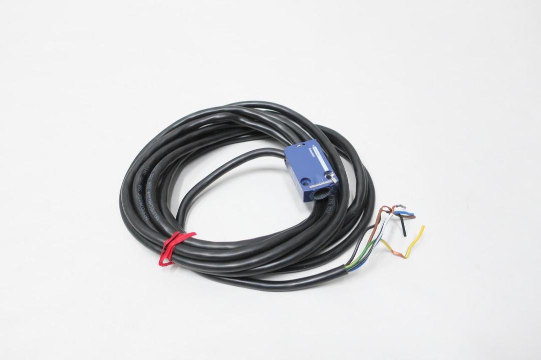 TELEMECANIQUE ZCMD21 LIMIT SWITCH 240V-AC