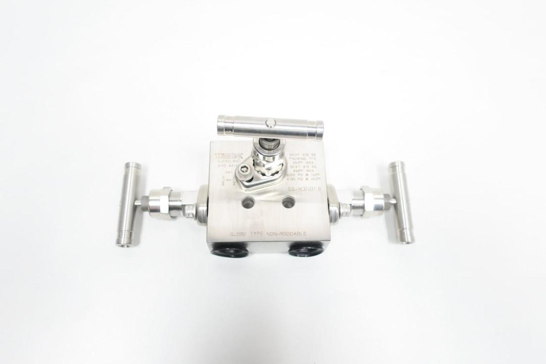 WHITNEY SS-M3NBF8 STAINLESS INSTRUMENT MANIFOLD